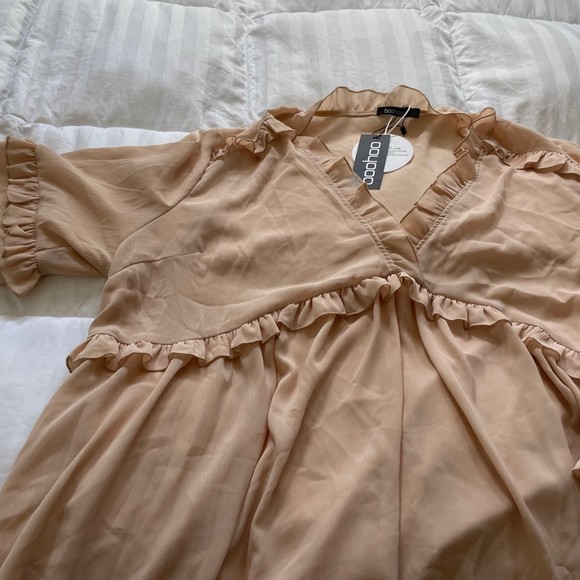 Boohoo Plus Ruffle Detail Plunge Beige Cream Blouse Size 20 Plus Size - Picture 4 of 10